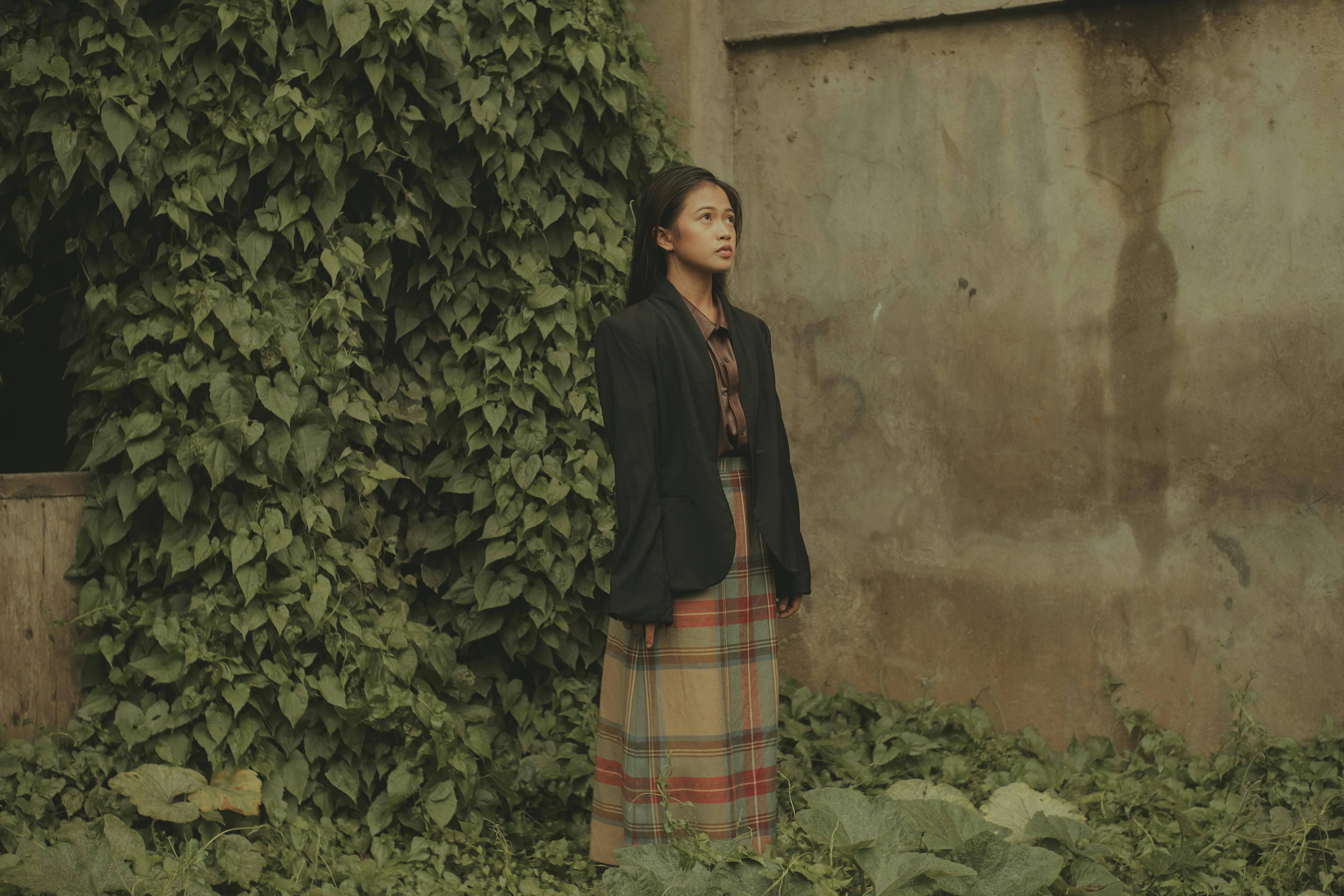 From vintage tops to maxi skirts, build your summer wardrobe with these it girl fashion trends — Photo by Cherry Ann Gonzales