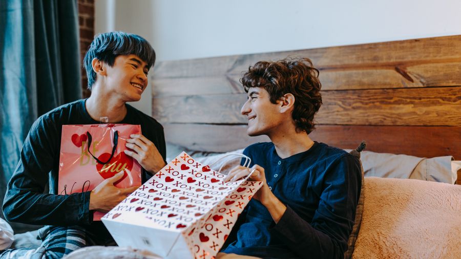 The honest list of anniversary gifts by year and which are stupid