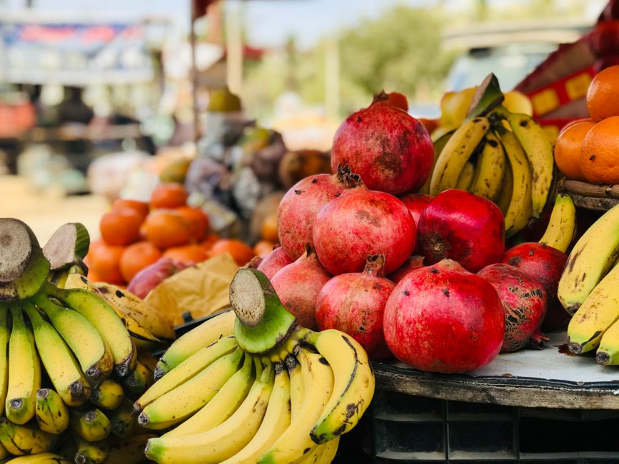 full|seasonal fruits
