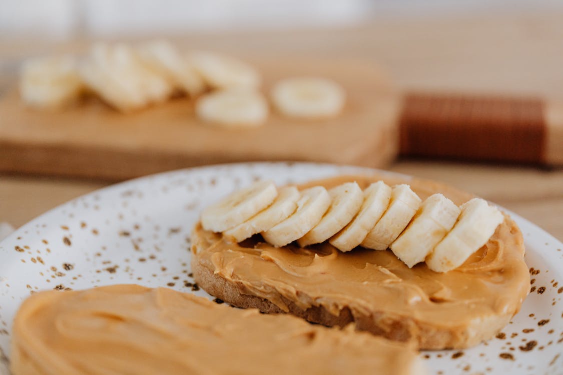 Chopped bananas and peanut butter on bread