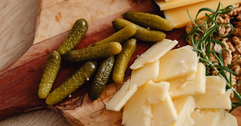 Planche apéro : fromage, charcuterie et pain — le guide pratique