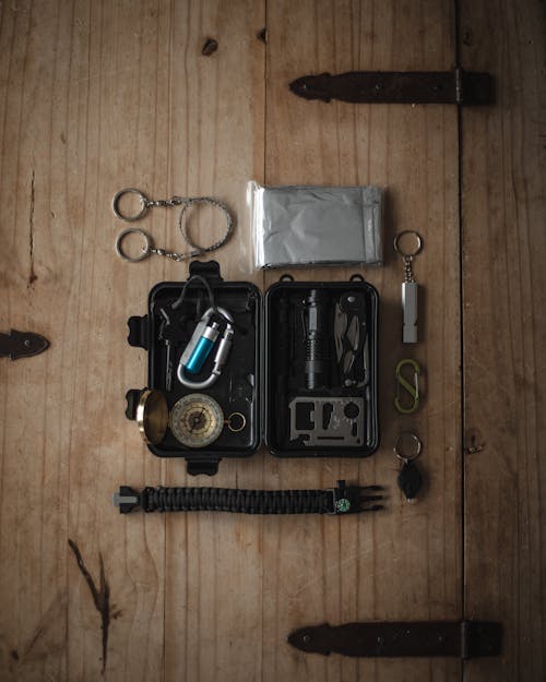 Kostnadsfri bild av behållare, kniv, kompass