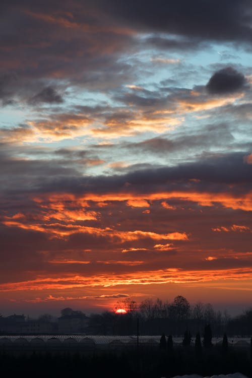 Immagine gratuita di alba, campagna, cielo drammatico