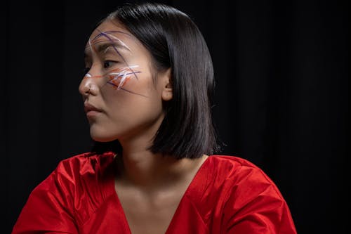 Безкоштовне стокове фото на тему «азіатська жінка, дивитися вбік, кільце в носі»