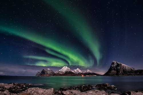 Gratis lagerfoto af aften, aurora borealis, bjerge