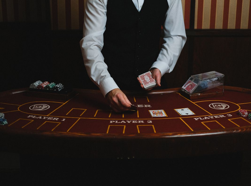 Online Casino: Spielautomaten und Live-Spiele im Überblick