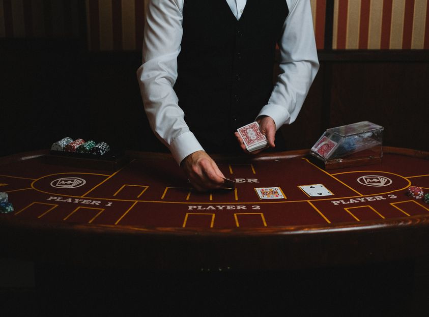 Online Casino: Spielautomaten und Live-Spiele im Überblick