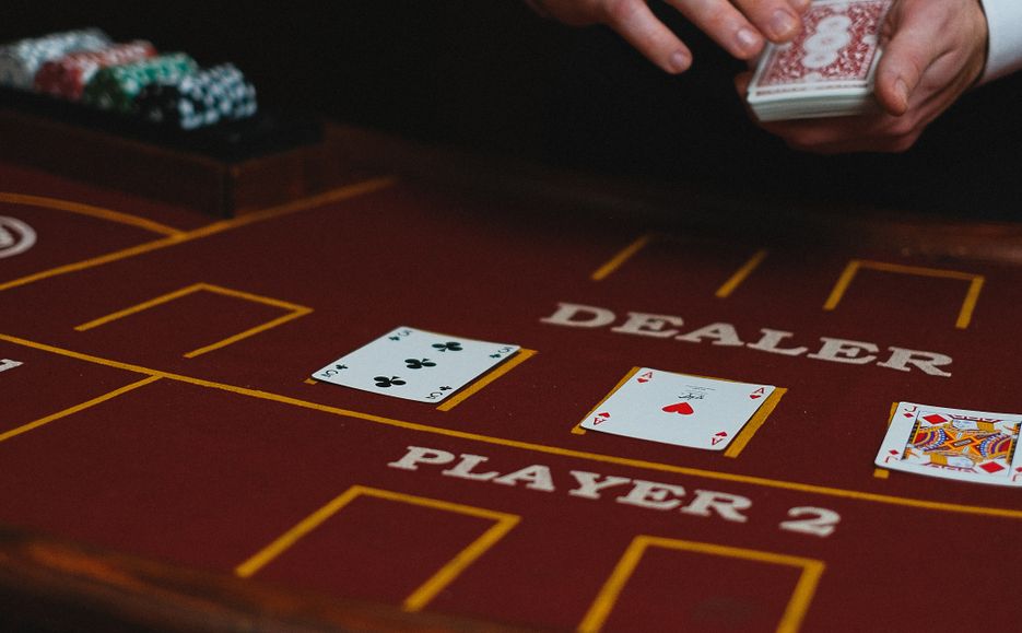 Online Casino: Spielautomaten und Live-Spiele im Überblick
