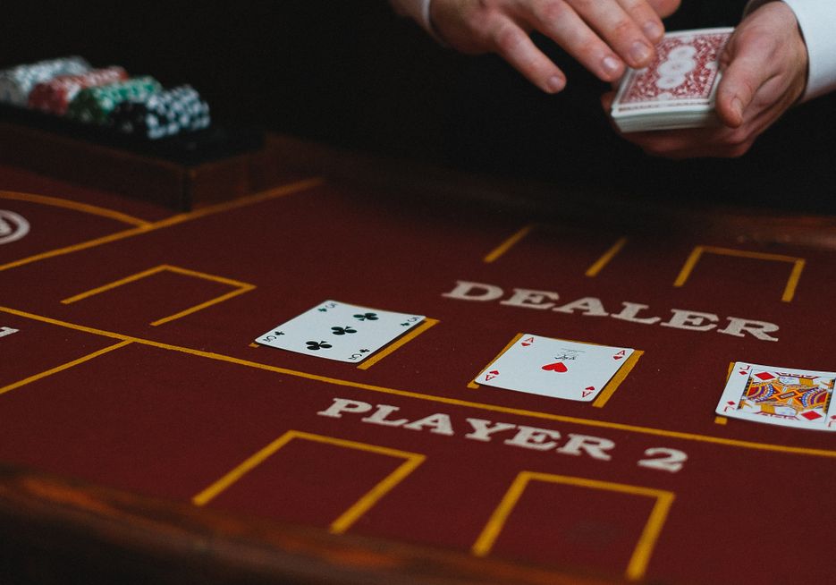 Online Casino: Spielautomaten und Live-Spiele im Überblick
