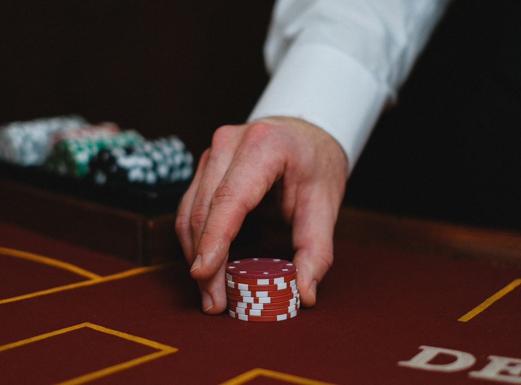 Online Casino: Spielautomaten und Live-Spiele im Überblick