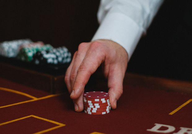 Online Casino: Spielautomaten und Live-Spiele im Überblick