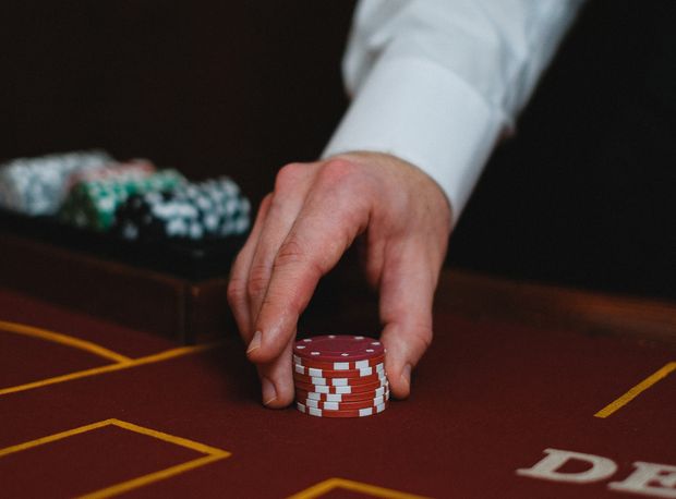 Online Casino: Spielautomaten und Live-Spiele im Überblick