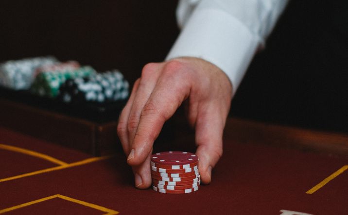 Online Casino: Spielautomaten und Live-Spiele im Überblick