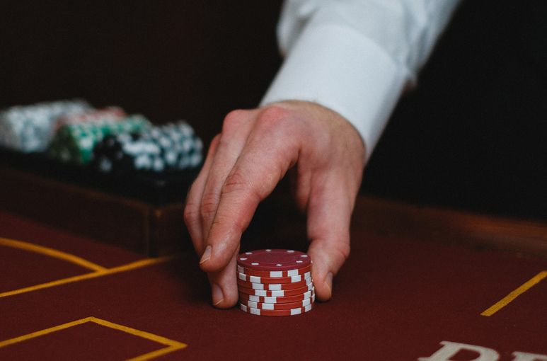 Online Casino: Spielautomaten und Live-Spiele im Überblick