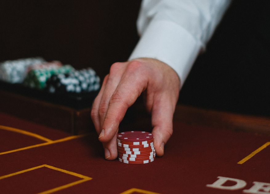 Online Casino: Spielautomaten und Live-Spiele im Überblick