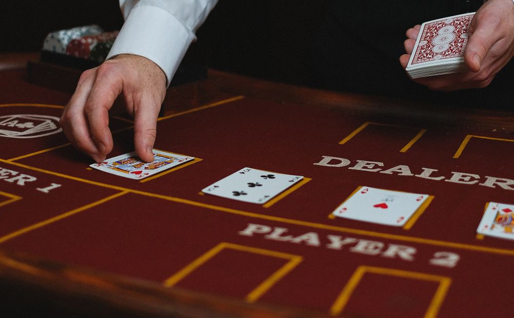 Online Casino: Spielautomaten und Live-Spiele im Überblick