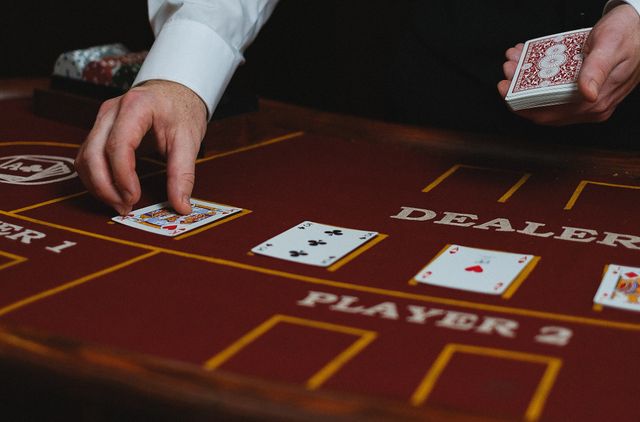 Online Casino: Spielautomaten und Live-Spiele im Überblick
