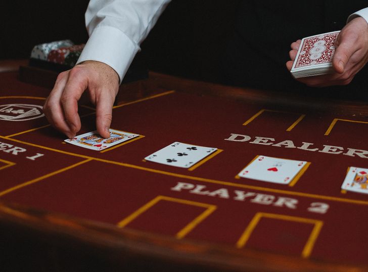 Online Casino: Spielautomaten und Live-Spiele im Überblick