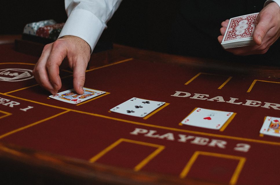 Online Casino: Spielautomaten und Live-Spiele im Überblick
