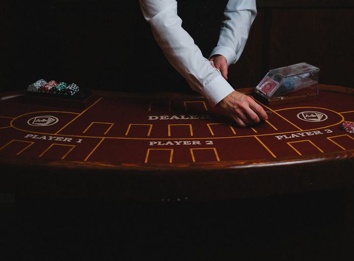 Online Casino: Spielautomaten und Live-Spiele im Überblick