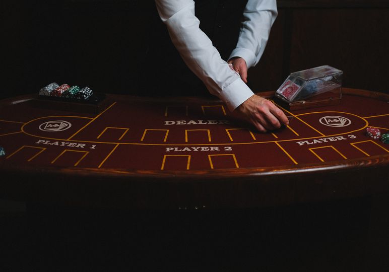 Online Casino: Spielautomaten und Live-Spiele im Überblick