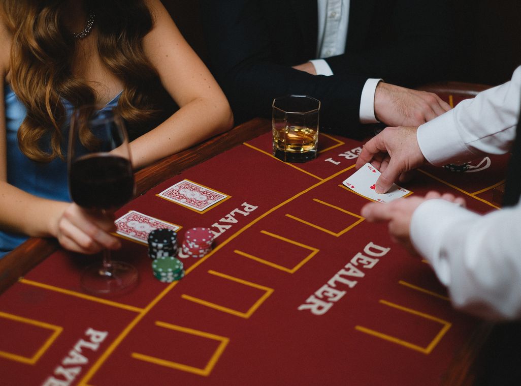 Online Casino: Spielautomaten und Live-Spiele im Überblick