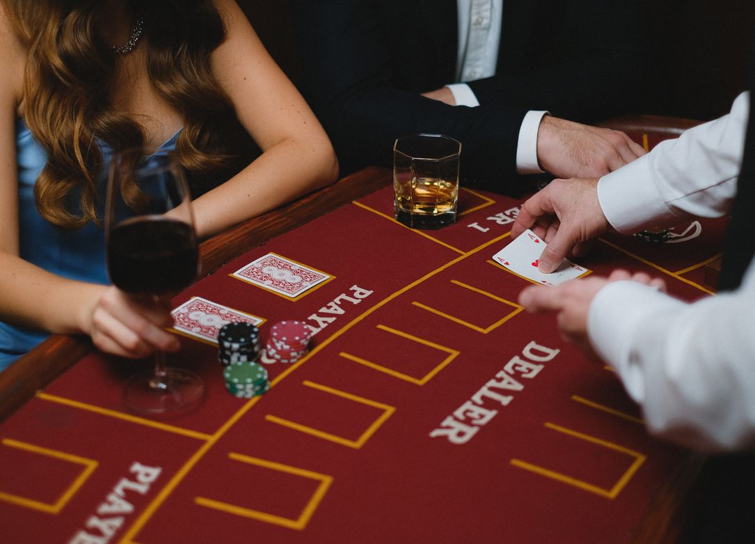 Online Casino: Spielautomaten und Live-Spiele im Überblick