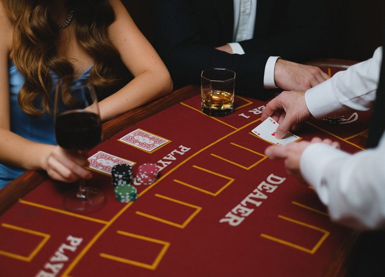 Online Casino: Spielautomaten und Live-Spiele im Überblick