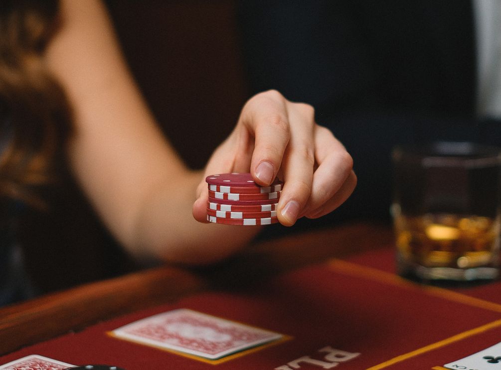 Online Casino: Spielautomaten und Live-Spiele im Überblick