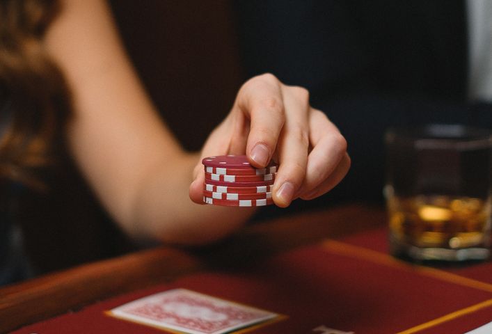 Online Casino: Spielautomaten und Live-Spiele im Überblick