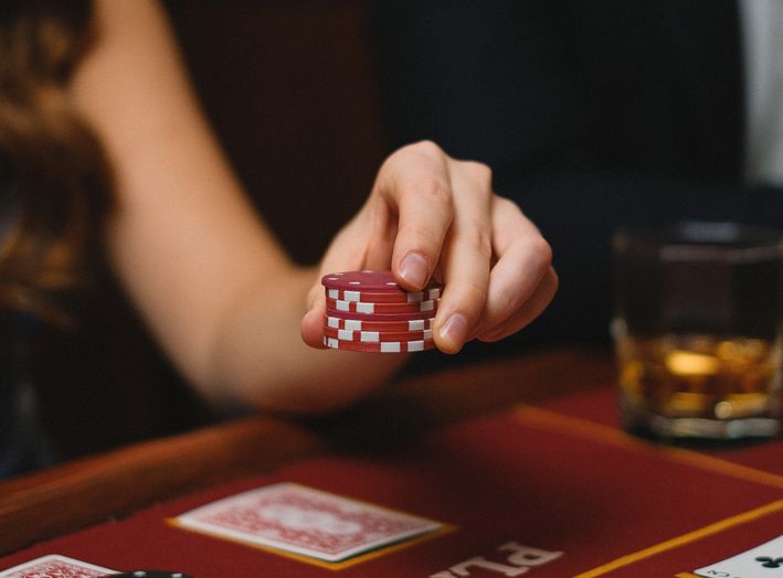 Online Casino: Spielautomaten und Live-Spiele im Überblick