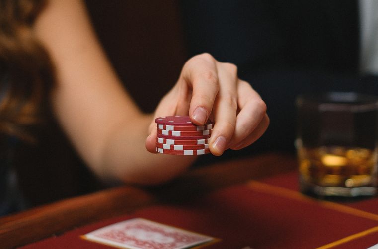 Online Casino: Spielautomaten und Live-Spiele im Überblick