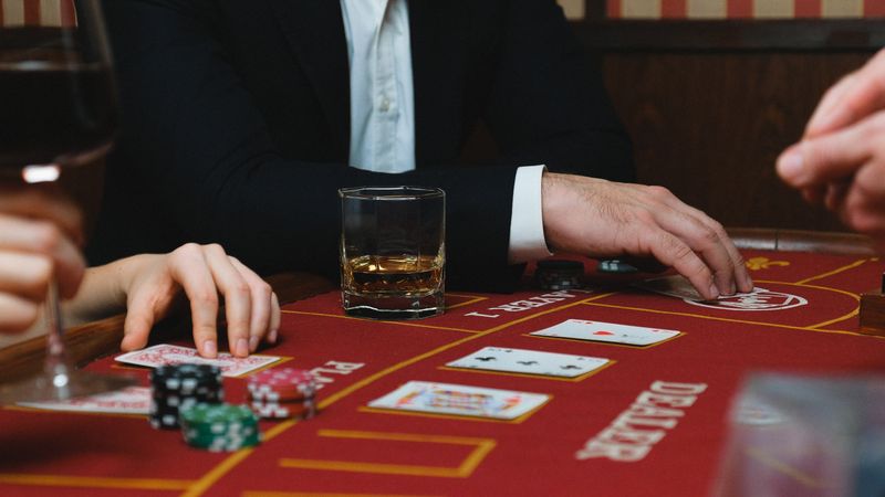 Reglas del Blackjack (21) y estrategia básica