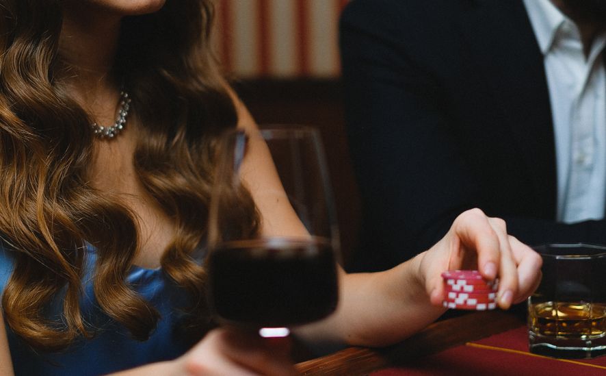 Online Casino: Spielautomaten und Live-Spiele im Überblick