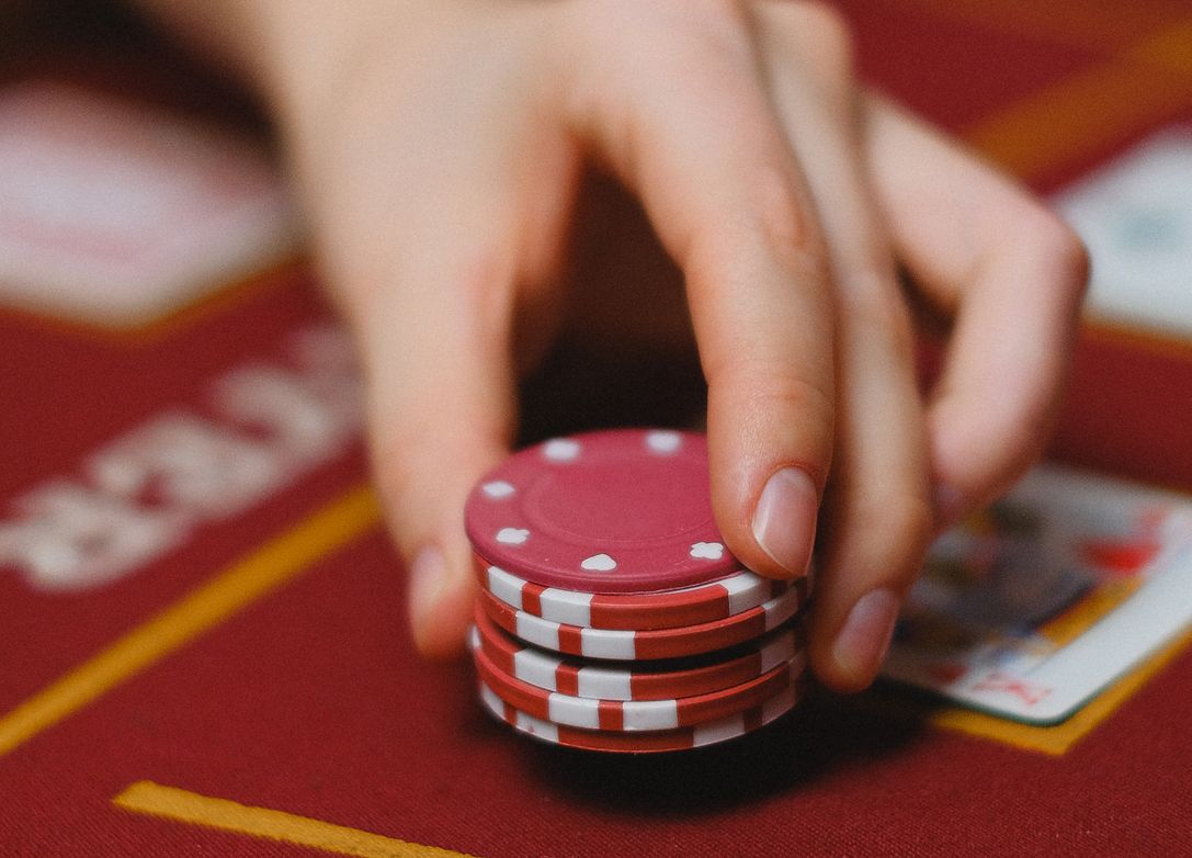 Online Casino: Spielautomaten und Live-Spiele im Überblick