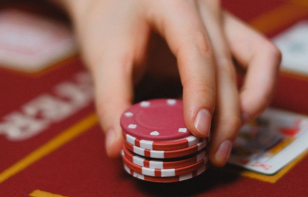 Online Casino: Spielautomaten und Live-Spiele im Überblick