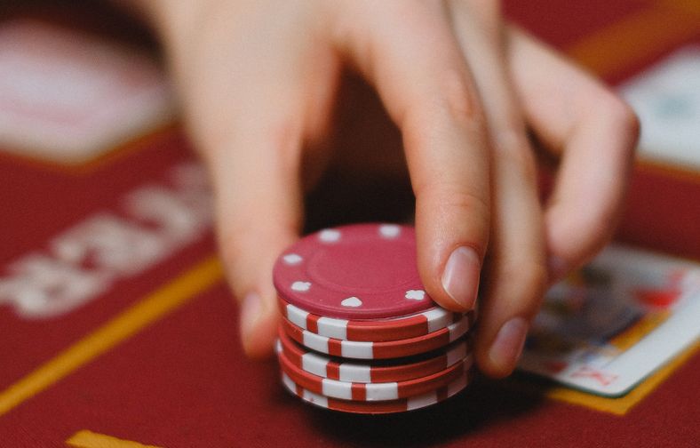 Online Casino: Spielautomaten und Live-Spiele im Überblick
