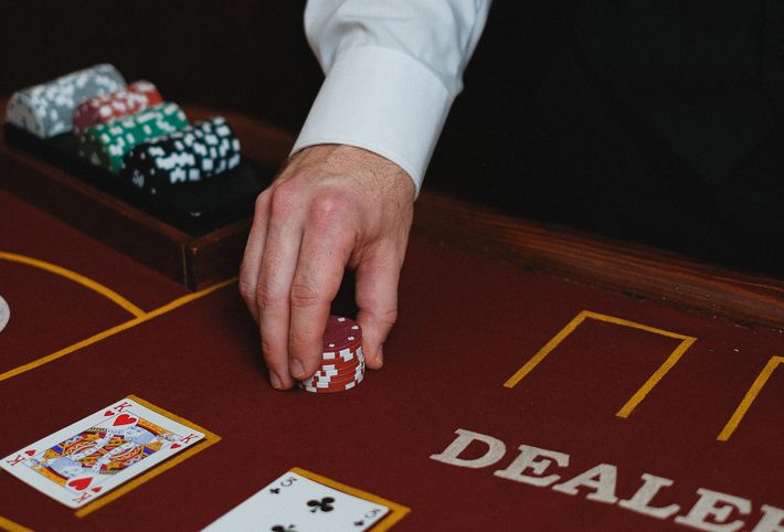 Online Casino: Spielautomaten und Live-Spiele im Überblick