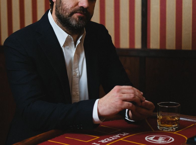 Online Casino: Spielautomaten und Live-Spiele im Überblick