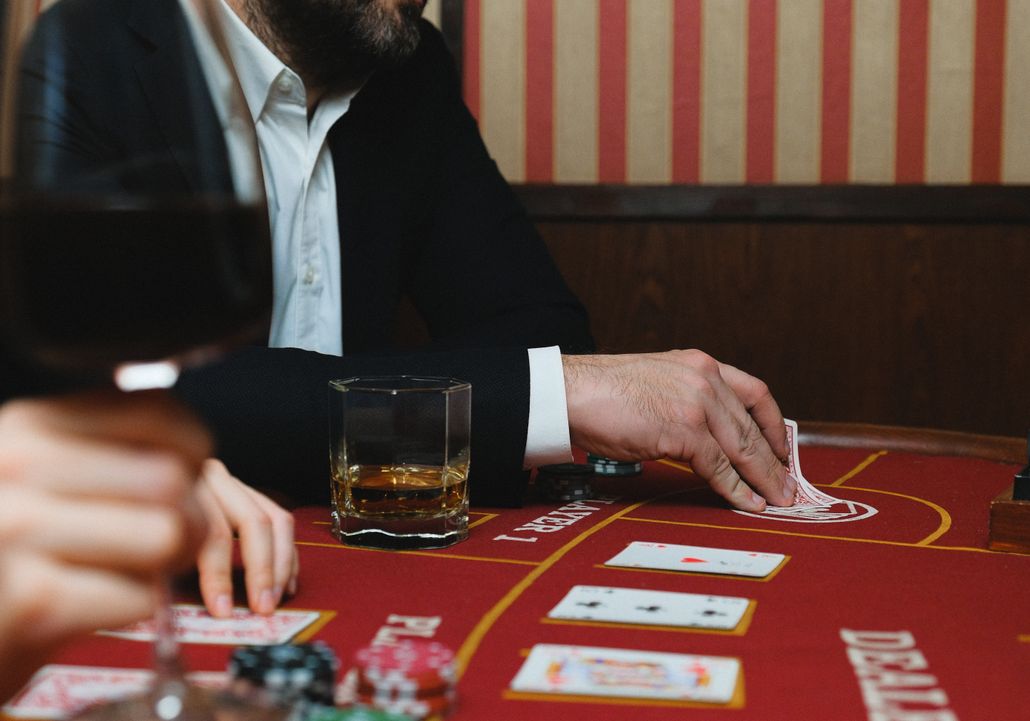 Online Casino: Spielautomaten und Live-Spiele im Überblick