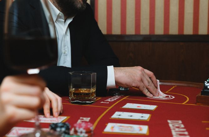 Online Casino: Spielautomaten und Live-Spiele im Überblick