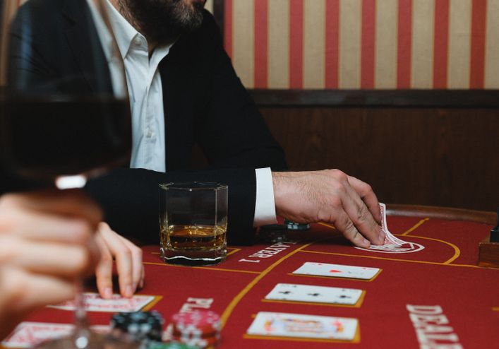 Online Casino: Spielautomaten und Live-Spiele im Überblick
