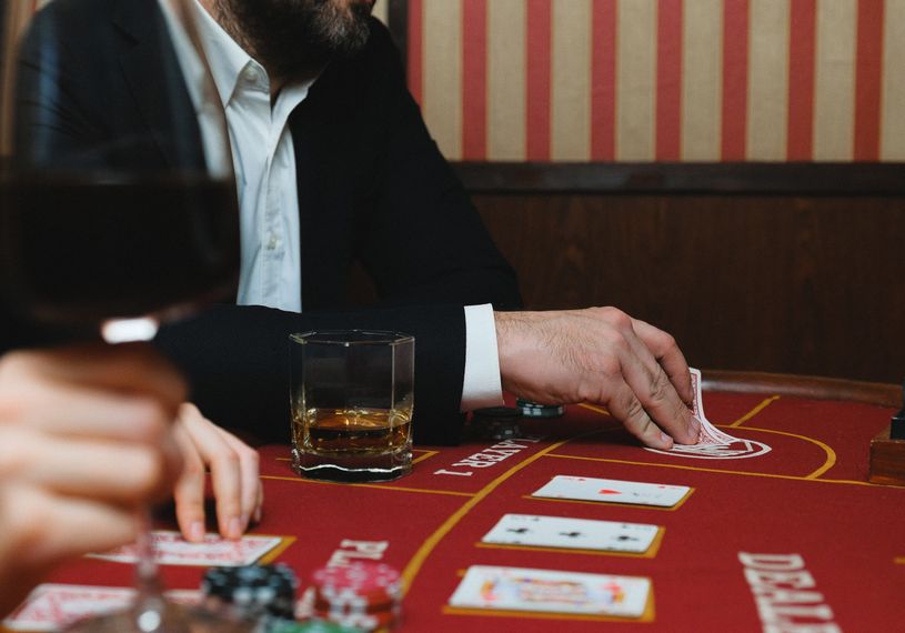 Online Casino: Spielautomaten und Live-Spiele im Überblick