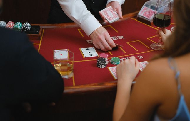 Online Casino: Spielautomaten und Live-Spiele im Überblick
