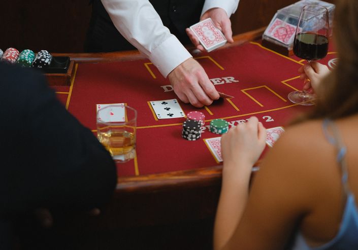 Online Casino: Spielautomaten und Live-Spiele im Überblick
