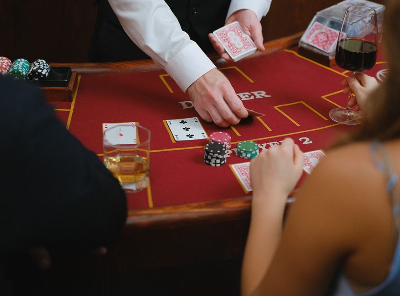 Online Casino: Spielautomaten und Live-Spiele im Überblick