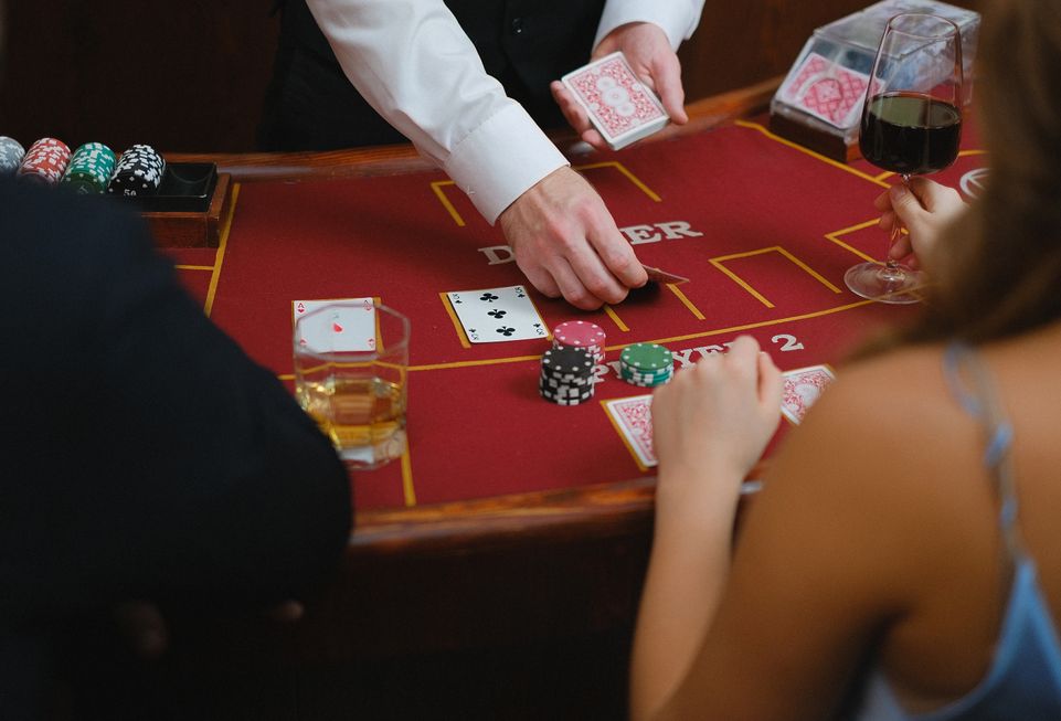 Online Casino: Spielautomaten und Live-Spiele im Überblick