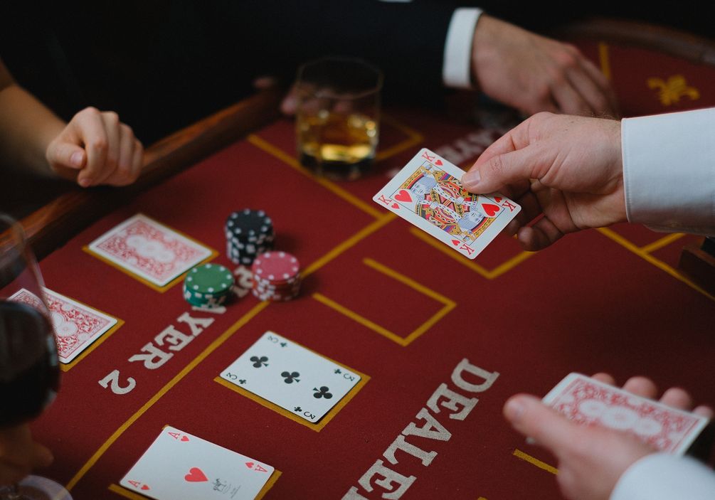 Online Casino: Spielautomaten und Live-Spiele im Überblick