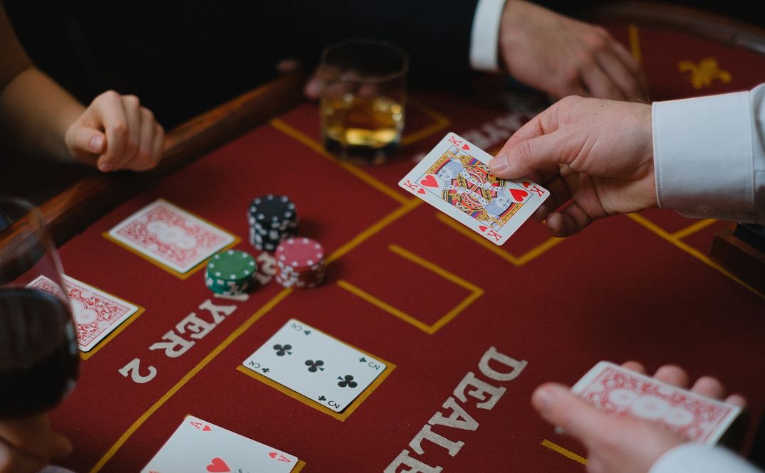 Online Casino: Spielautomaten und Live-Spiele im Überblick