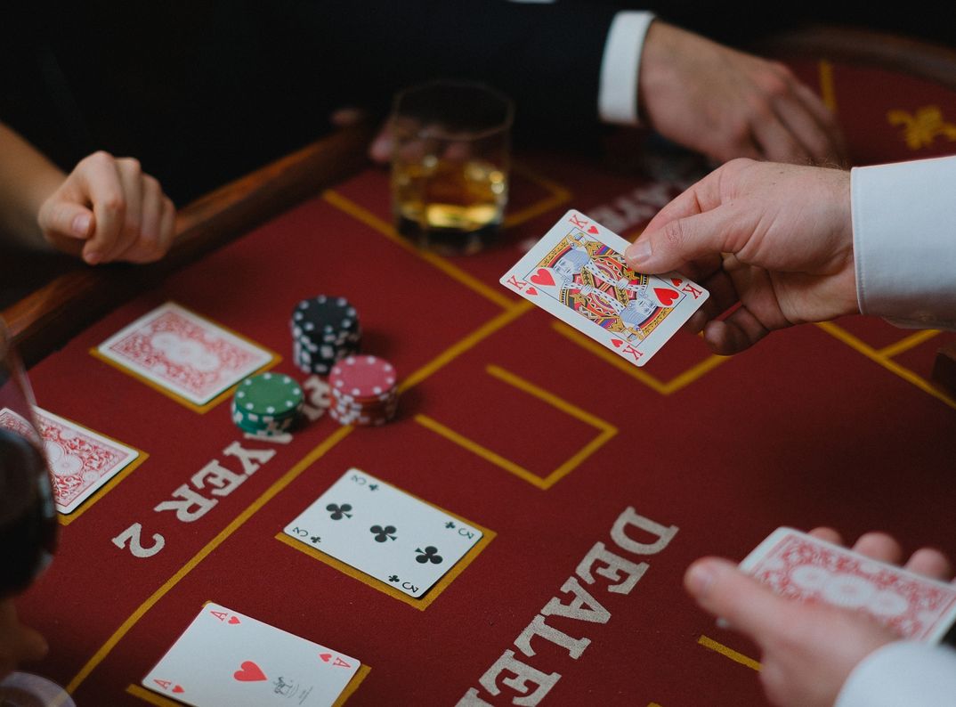 Online Casino: Spielautomaten und Live-Spiele im Überblick